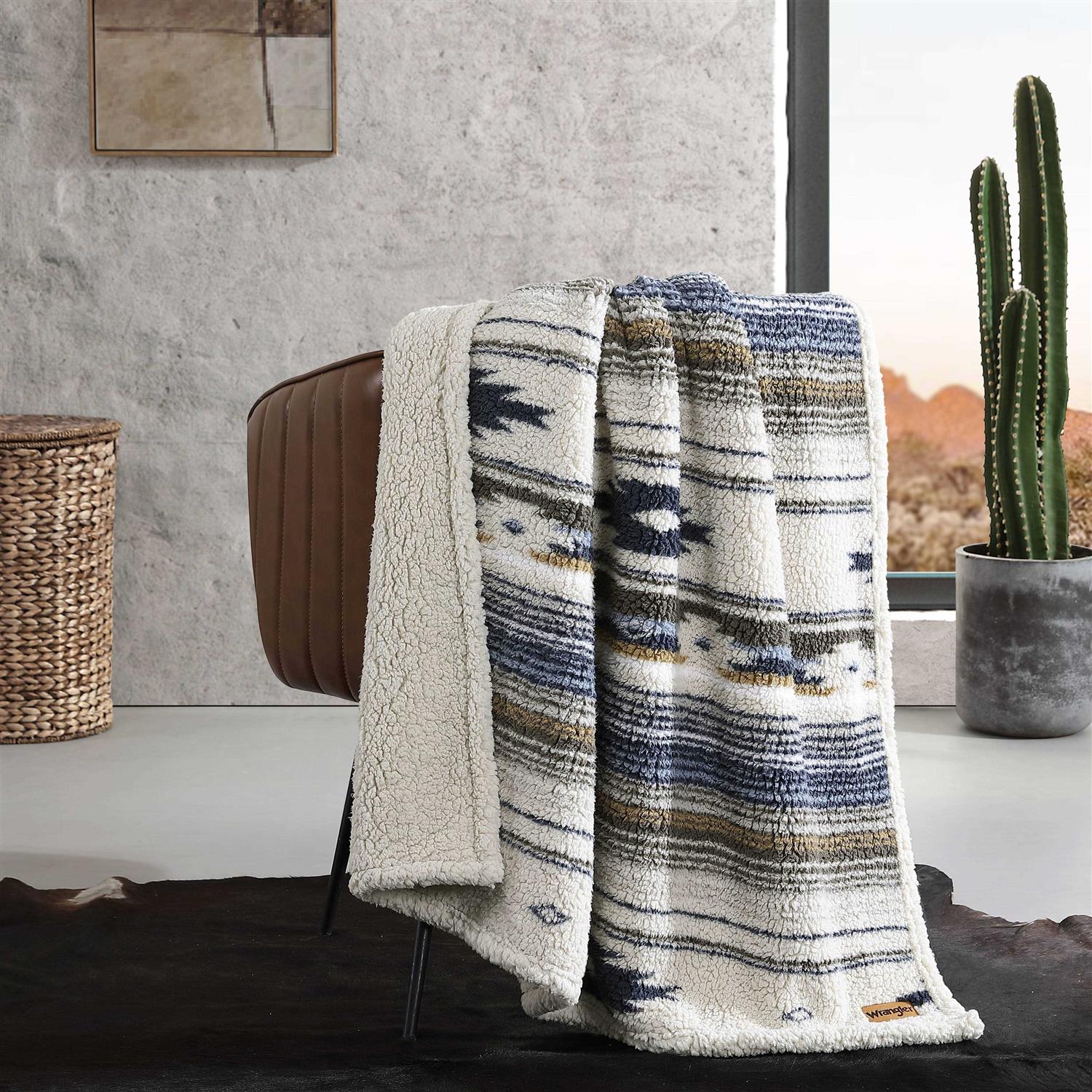 Wrangler Coyote Sands Sherpa 60×50 Throw Blanket - Image 5