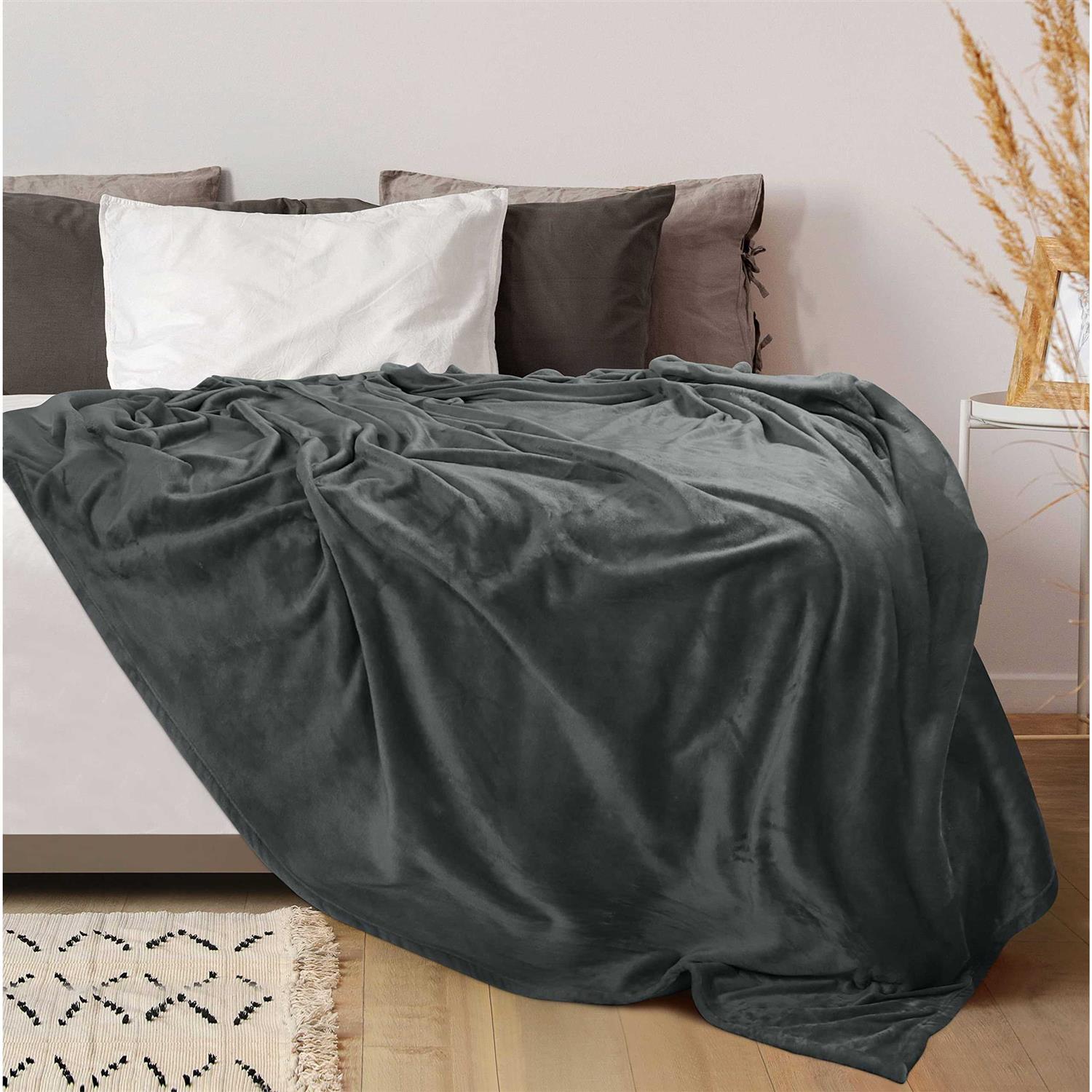 Utopia Bedding Fleece Blanket Size 300GSM Luxury Fuzzy Soft Anti-Static Microfiber Bed Blanket - Image 4