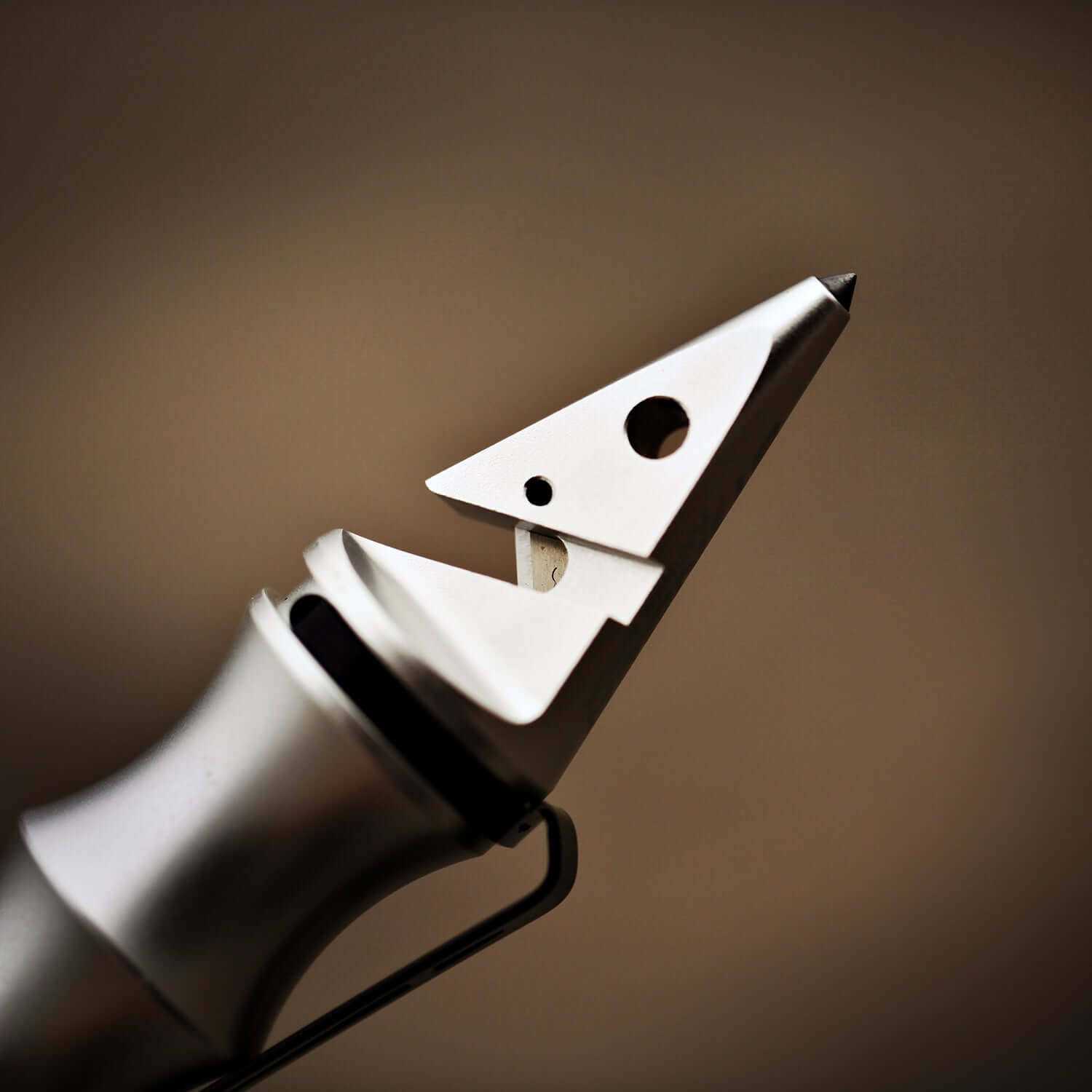 Stinger Whip Car Emergency Tool with Seat Belt Cutter and Window Breaker - Image 4