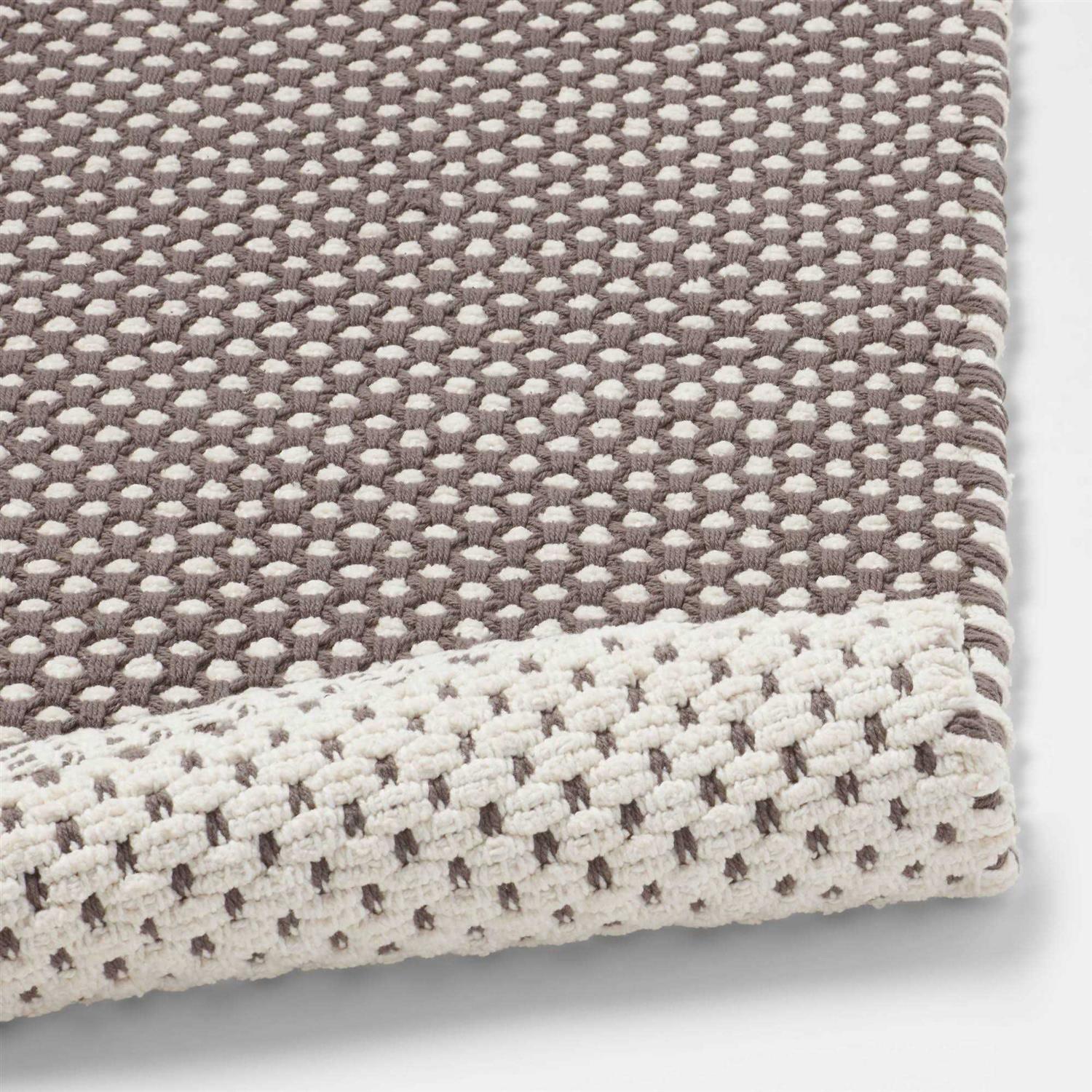 Threshold 20×32 Reversible Dot Bath Rug - Image 2