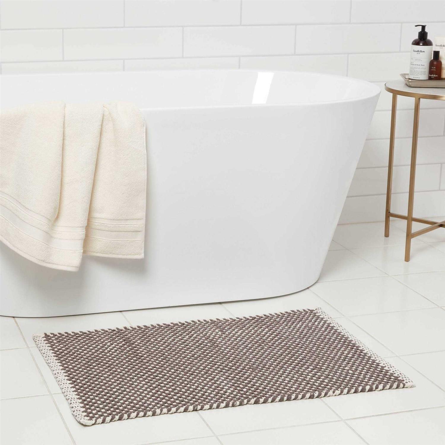 Threshold 20×32 Reversible Dot Bath Rug - Image 4