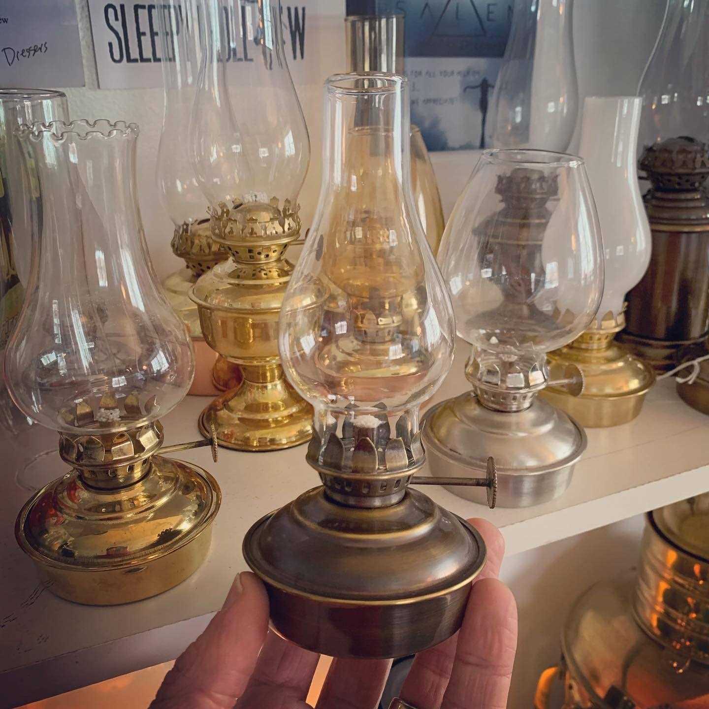 Vermont Lanterns Brass Mini Oil Lamp 17cm - Image 2