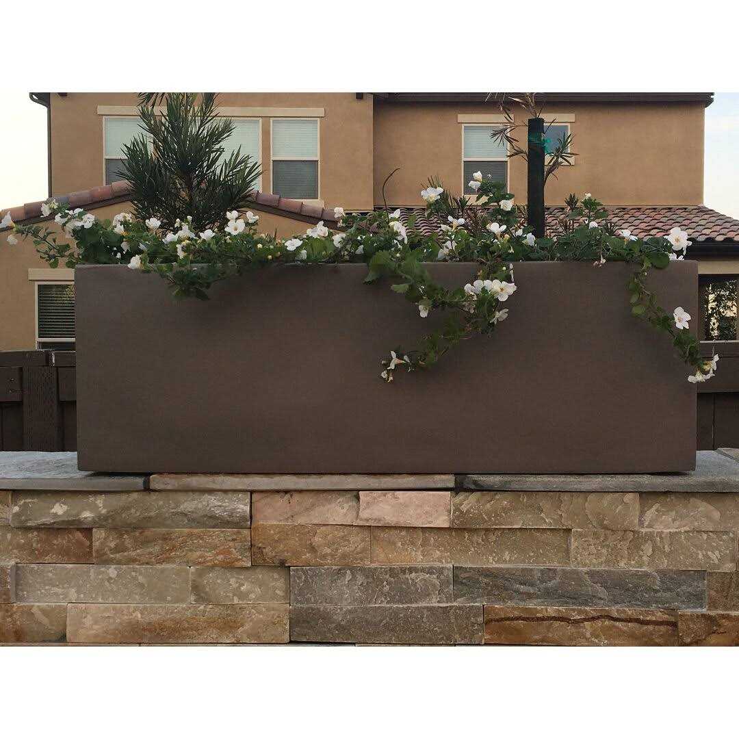 Sol 72 Outdoor™ Cogburn Planter Box Color