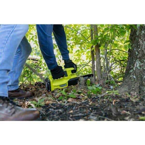 RYOBI One+ 18V 8 in. Battery Pruning Chainsaw with 2.0 Ah Battery and Charger - Image 4