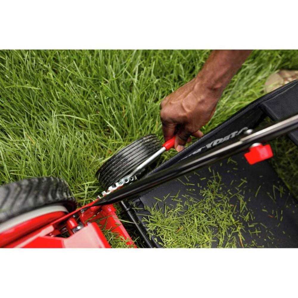 Troy-Bilt 15A-3100B66 TB18R 18 in. Reel Lawn Mower - Image 4