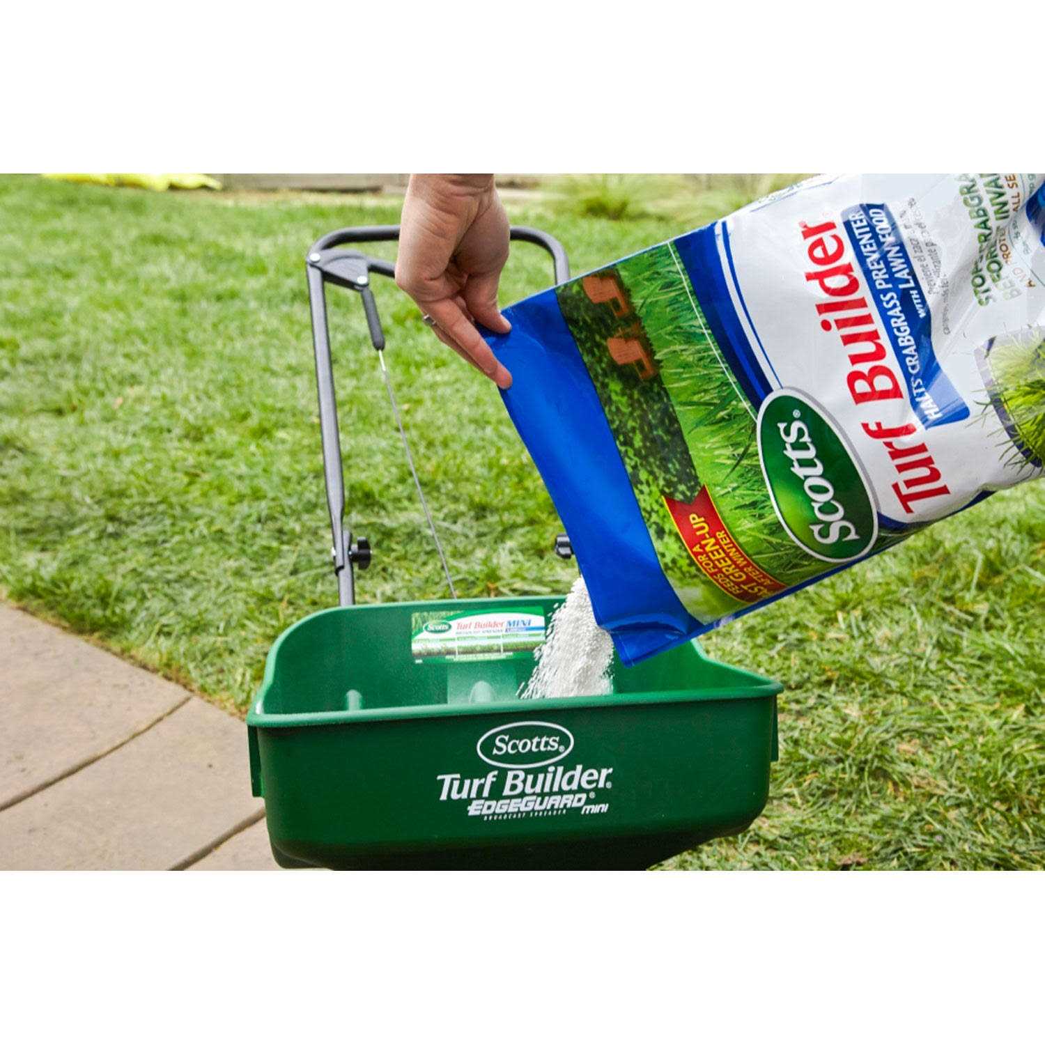 Scotts Turf Builder Halts Crabgrass Preventer with Lawn Food - Image 2