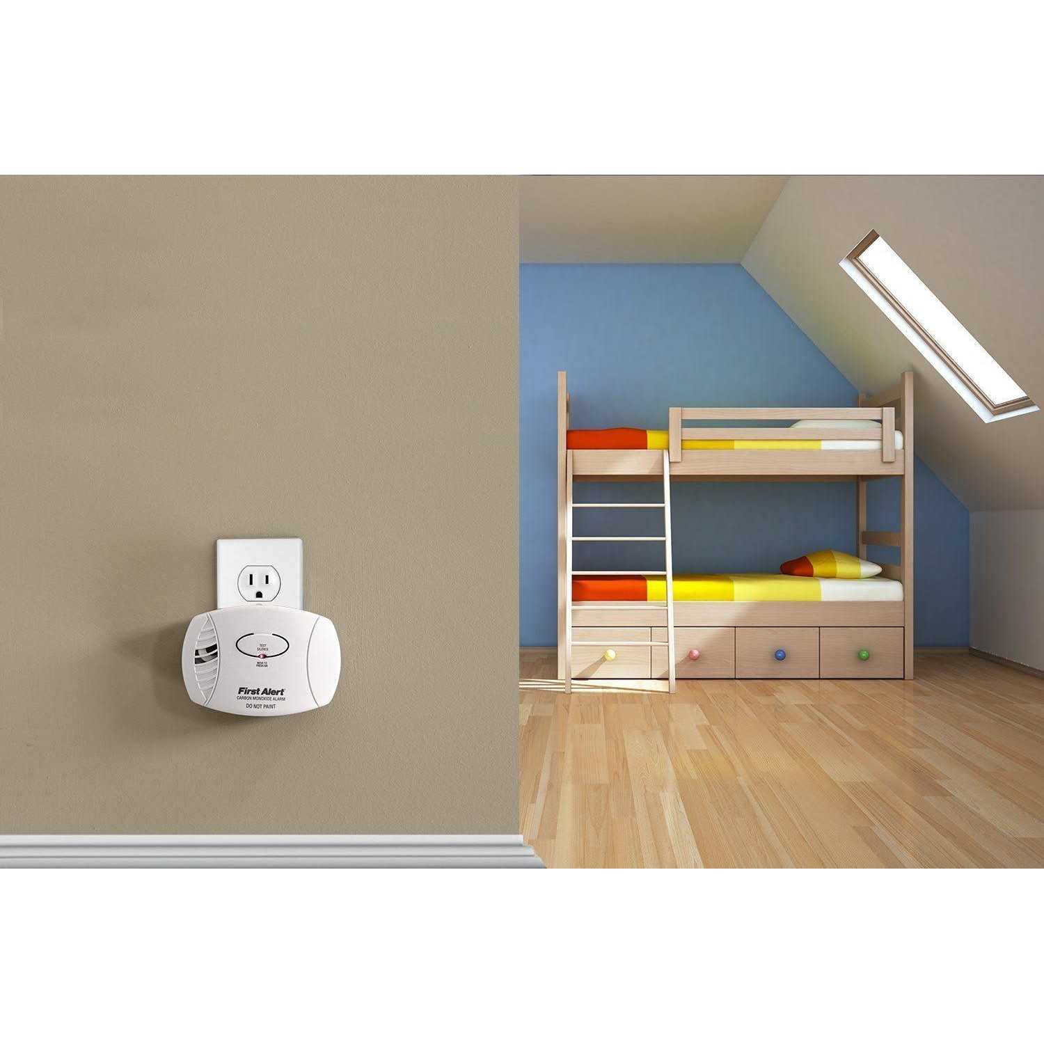 First Alert Co605 Carbon Monoxide Plug-In Alarm Battery Backup - Image 3