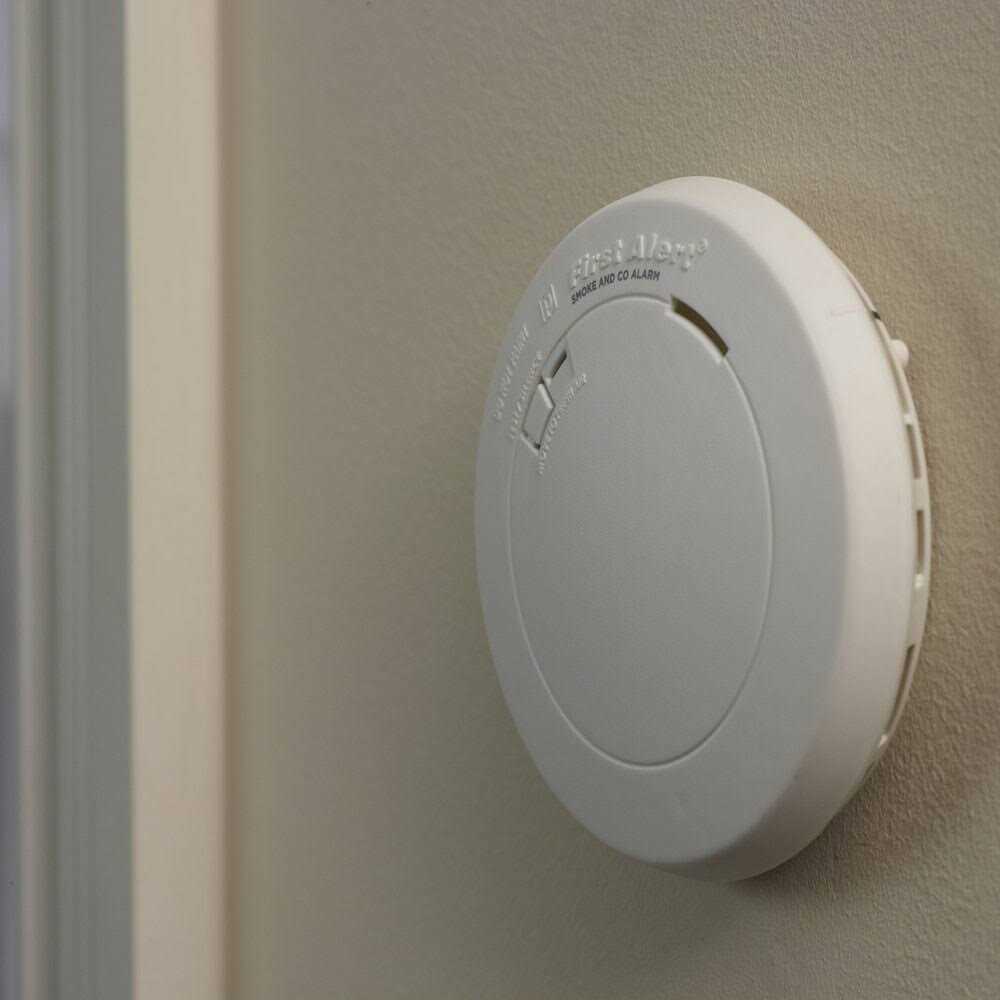 First Alert PRC710B Co2 and Smoke Alarm - Image 4