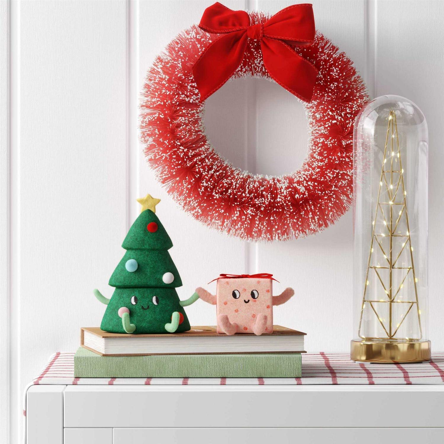 Wondershop Felt Christmas Tree and Gift Figurine Set - Image 3