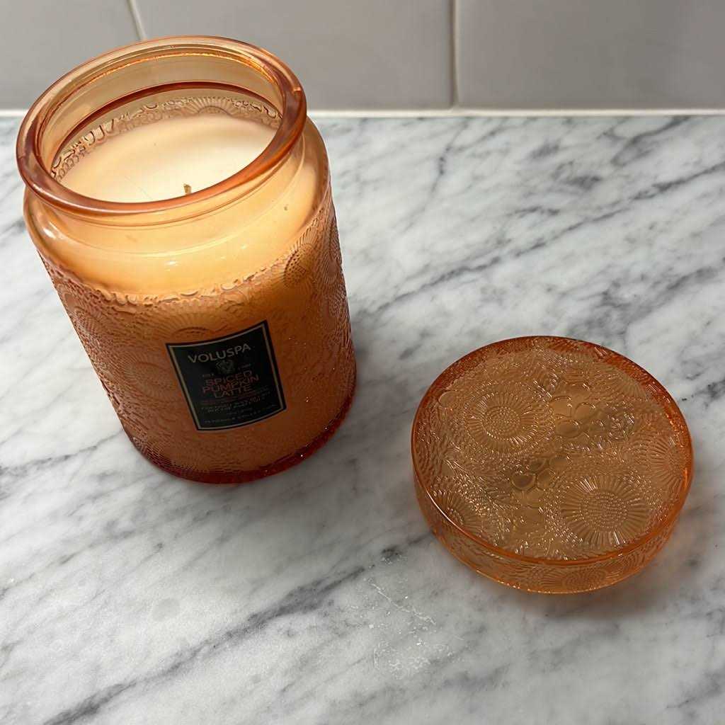 Voluspa Spiced Pumpkin Latte Large Jar Candle - Image 3